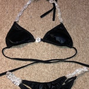 Black bikini posing practice suit